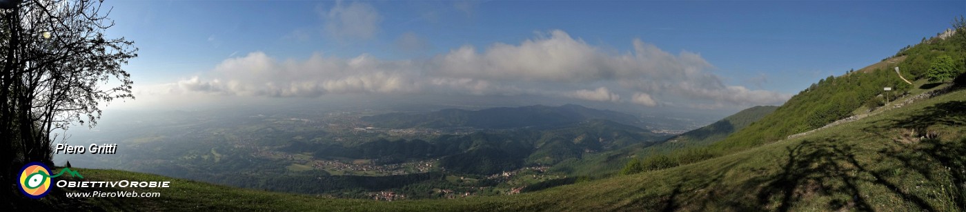 13 Vista sulla Valle San Martino, sul Monte Canto  e la pianura.jpg